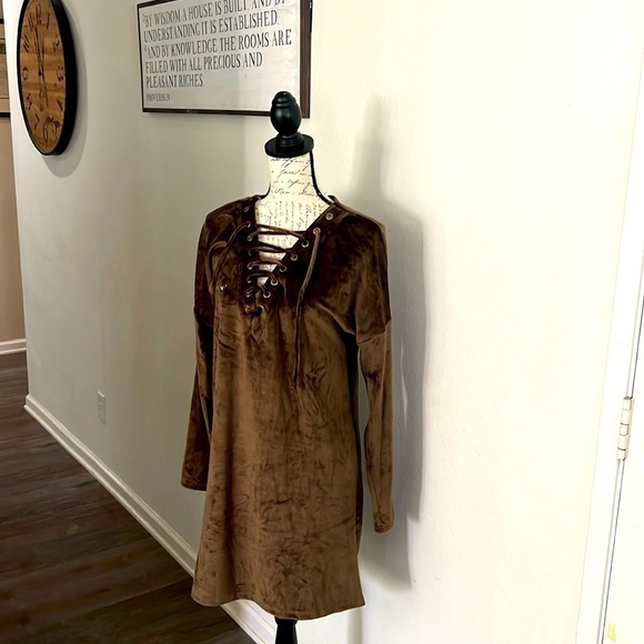 Mocha cross detail shift dress. Size S NWT - Picture 1 of 11